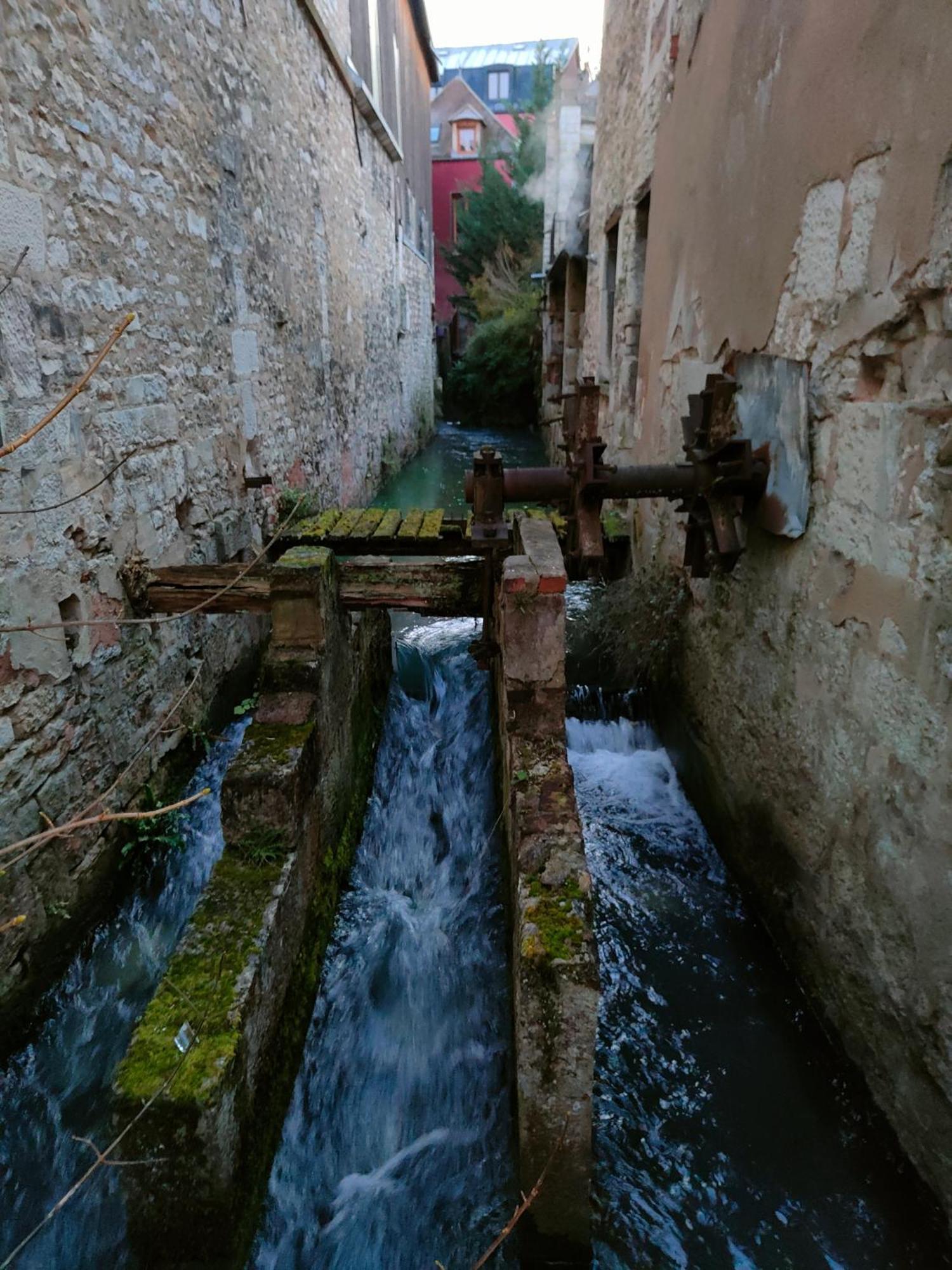 Bed and Breakfast La Taniere Des Tanneries Tonnerre Zewnętrze zdjęcie